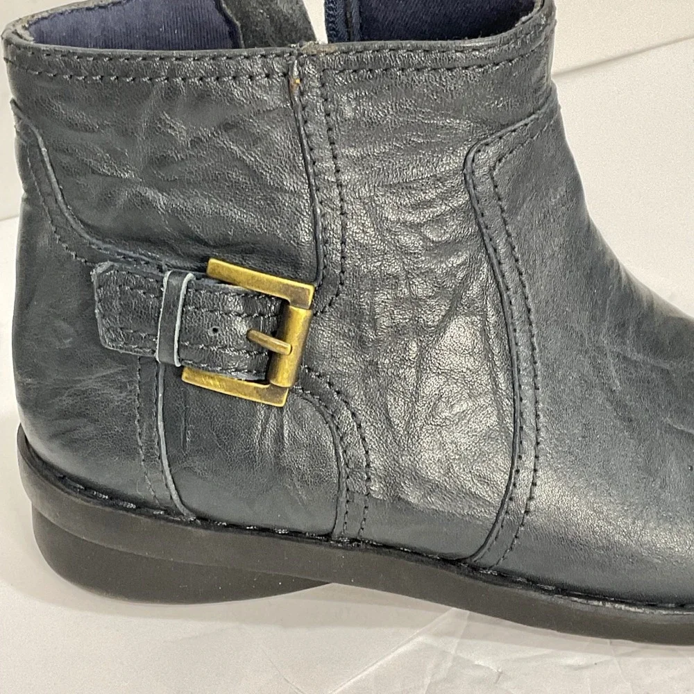 CLARKS Nikki Star Q Womens Ankle Boots Booties Navy Blue Leather Crinkle 68740 6